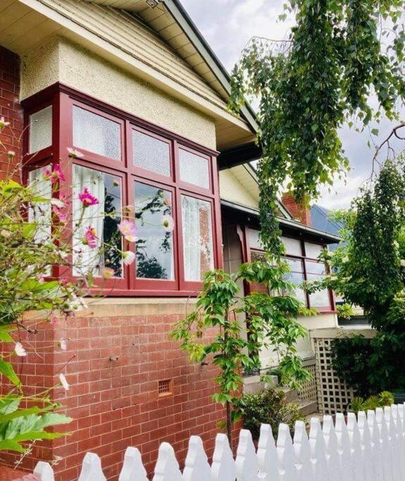 Warwick St Retreat! 3 Bedroom House With Parking ホバート エクステリア 写真