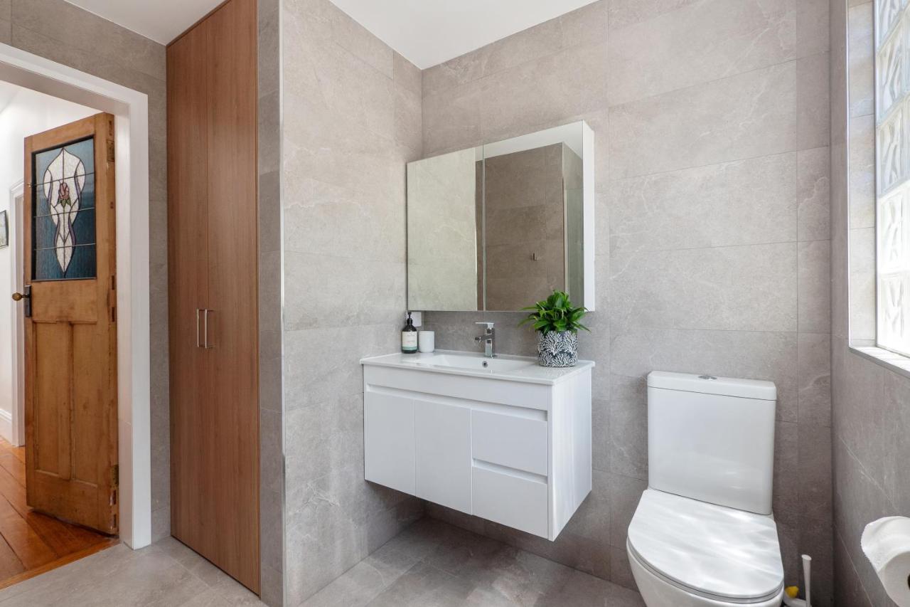 Warwick St Retreat! 3 Bedroom House With Parking ホバート エクステリア 写真